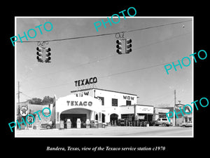 OLD LARGE HISTORIC PHOTO OF BANDERA TEXAS, THE TEXACO OIL SERVICE STATION c1970