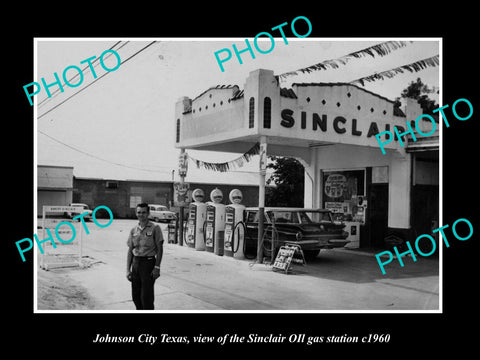 OLD LARGE HISTORIC PHOTO OF JOHNSON CITY TEXAS, SINCLAIR OIL GAS STATION c1960