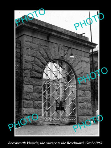 OLD LARGE HISTORIC PHOTO OF BEECHWORTH VICTORIA, THE BEECHWORTH GAOL GATES c1960