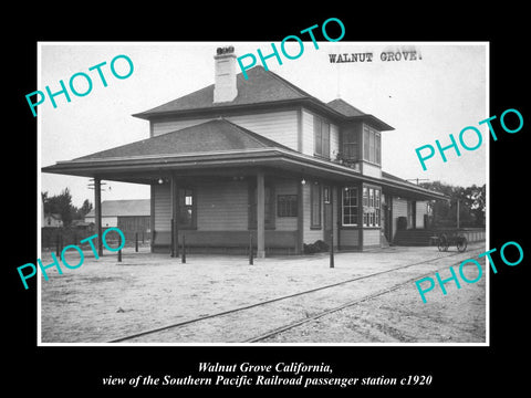 OLD LARGE HISTORIC PHOTO OF WALNUT GROVE CALIFORNIA, THE RAILROAD DEPOT c1920