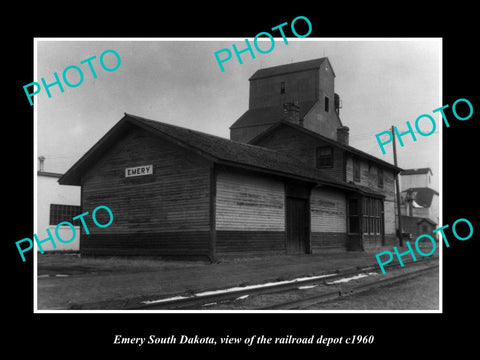 OLD LARGE HISTORIC PHOTO OF EMERY SOUTH DAKOTA, VIEW OF THE RAILROAD DEPOT c1960