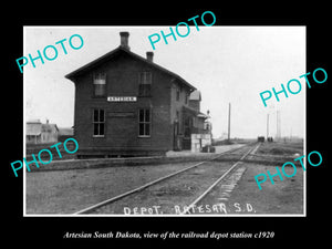 OLD LARGE HISTORIC PHOTO OF ARTESIAN SOUTH DAKOTA, RAILROAD DEPOT STATION c1920