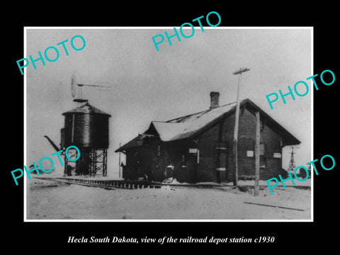 OLD LARGE HISTORIC PHOTO OF HECLA SOUTH DAKOTA, RAILROAD DEPOT STATION c1930