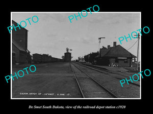 OLD LARGE HISTORIC PHOTO OF DE SMET SOUTH DAKOTA, RAILROAD DEPOT STATION c1920