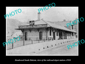 OLD LARGE HISTORIC PHOTO OF DEADWOOD SOUTH DAKOTA, RAILROAD DEPOT STATION c1910