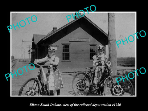 OLD LARGE HISTORIC PHOTO OF ELKTON SOUTH DAKOTA, RAILROAD DEPOT STATION c1920