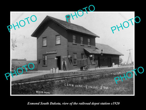 OLD LARGE HISTORIC PHOTO OF ESMOND SOUTH DAKOTA, RAILROAD DEPOT STATION c1920