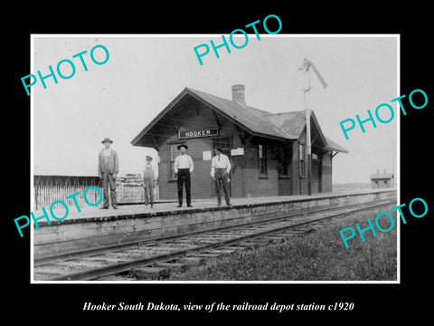 OLD LARGE HISTORIC PHOTO OF HOOKER SOUTH DAKOTA, RAILROAD DEPOT STATION c1920