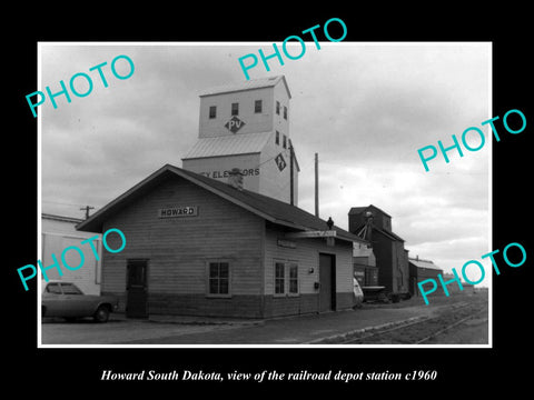 OLD LARGE HISTORIC PHOTO OF HOWARD SOUTH DAKOTA, RAILROAD DEPOT STATION c1960