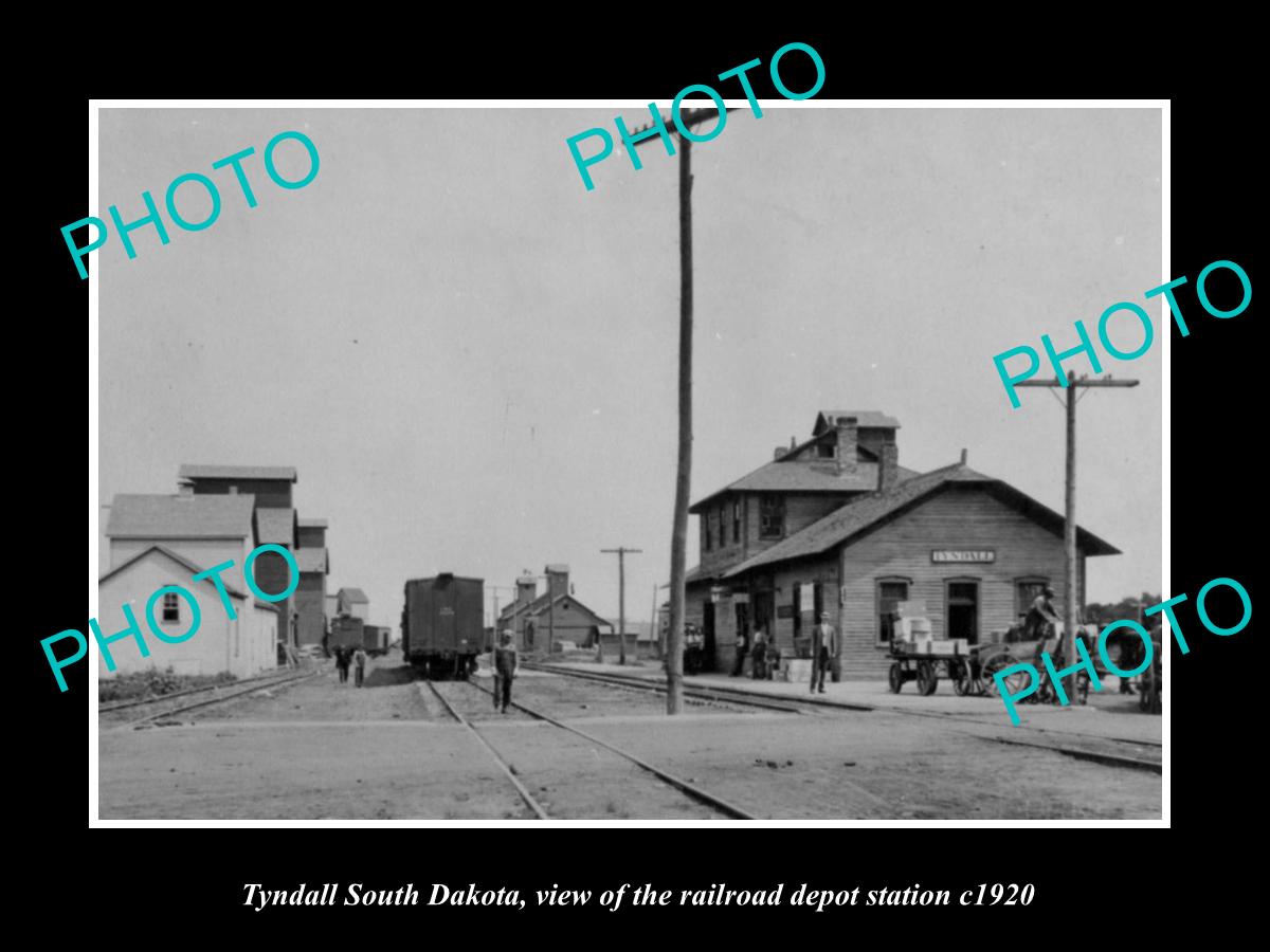 OLD LARGE HISTORIC PHOTO OF TYNDALL SOUTH DAKOTA, RAILROAD DEPOT STATION c1920