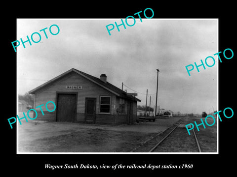 OLD LARGE HISTORIC PHOTO OF WAGNER SOUTH DAKOTA, RAILROAD DEPOT STATION c1960