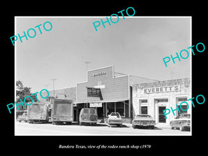 OLD LARGE HISTORIC PHOTO OF BANDERA TEXAS, VIEW OF THE RODEO RANCH SHOP c1970