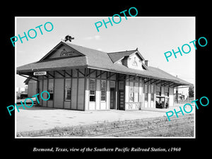 OLD LARGE HISTORIC PHOTO OF BREMOND TEXAS, THE SP RAILROAD DEPOT STATION 1960