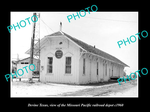 OLD LARGE HISTORIC PHOTO OF DEVINE TEXAS, THE M/P RAILROAD DEPOT STATION 1960