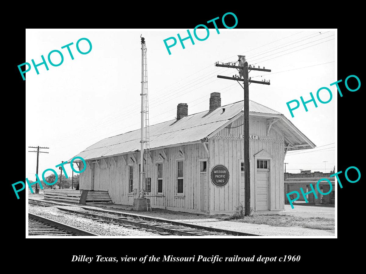 OLD LARGE HISTORIC PHOTO OF DILLEY TEXAS, THE M/P RAILROAD DEPOT STATION 1960