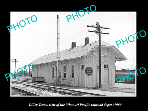 OLD LARGE HISTORIC PHOTO OF DILLEY TEXAS, THE M/P RAILROAD DEPOT STATION 1960