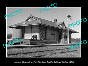 OLD LARGE HISTORIC PHOTO OF MOSCOW TEXAS, THE S/P RAILROAD DEPOT STATION c1960