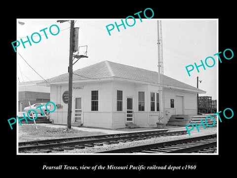 OLD LARGE HISTORIC PHOTO OF PEARSALL TEXAS, THE M/P RAILROAD DEPOT STATION c1960