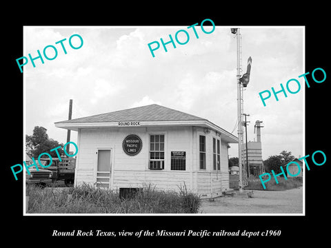 OLD LARGE HISTORIC PHOTO OF ROUND ROCK TEXAS, THE RAILROAD DEPOT STATION c1960