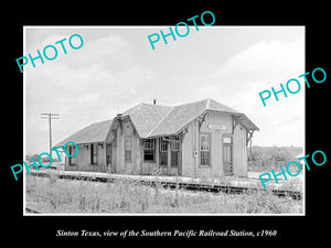 OLD LARGE HISTORIC PHOTO OF SINTON TEXAS, THE S/P RAILROAD DEPOT STATION c1960