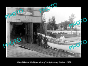 OLD LARGE HISTORIC PHOTO OF GRAND HAVEN MICHIGAN, THE LIFESAVING STATION c1920