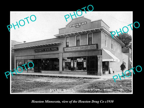 OLD LARGE HISTORIC PHOTO OF HOUSTON MINNESOTA, THE HOUSTON DRUG Co STORE c1930