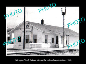 OLD LARGE HISTORIC PHOTO OF MICHIGAN NORTH DAKOTA, THE RAILROAD STATION c1960