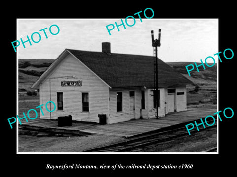 OLD LARGE HISTORIC PHOTO OF RAYNESFORD MONTANA, THE RAILROAD DEPOT STATION c1960