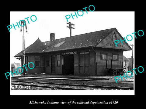 OLD LARGE HISTORIC PHOTO OF MISHAWAKA INDIANA, THE RAILROAD DEPOT STATION c1920