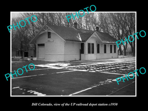 OLD LARGE HISTORIC PHOTO OF DILL COLORADO, THE RAILROAD DEPOT STATION c1950