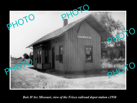 OLD LARGE HISTORIC PHOTO OF BIS D'ARC MISSOURI, THE FRISCO RAILROAD DEPOT c1950