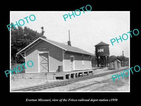 OLD LARGE HISTORIC PHOTO OF EVERTON MISSOURI, THE FRISCO RAILROAD DEPOT c1950