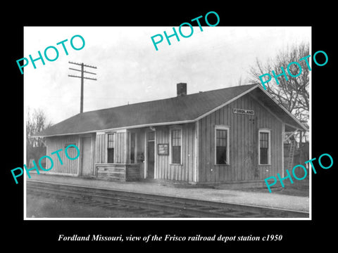 OLD LARGE HISTORIC PHOTO OF FORDLAND MISSOURI, THE FRISCO RAILROAD DEPOT c1950