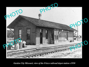 OLD LARGE HISTORIC PHOTO OF GARDEN CITY MISSOURI, FRISCO RAILROAD DEPOT c1950