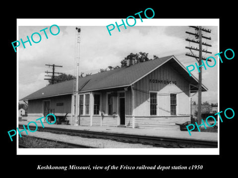 OLD LARGE HISTORIC PHOTO OF KOSHKONONG MISSOURI, THE FRISCO RAILROAD DEPOT c1950