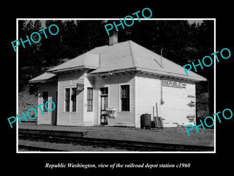 OLD LARGE HISTORIC PHOTO OF REPUBLIC WASHINGTON THE RAILROAD DEPOT STATION c1960