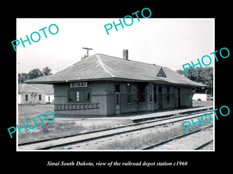 OLD LARGE HISTORIC PHOTO OF SINAI SOUTH DAKOTA, THE RAILROAD DEPOT c1960