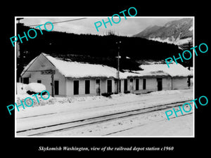 OLD LARGE HISTORIC PHOTO OF SKYKOMISH WASHINGTON, THE RAILROAD DEPOT c1960