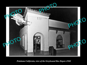 OLD LARGE HISTORIC PHOTO OF PETALUMA CALIFORNIA, THE GREYHOUND BUS DEPOT c1940