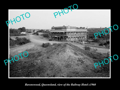 OLD LARGE HISTORIC PHOTO OF RAVENSWOOD QLD, VIEW OF THE RAILWAY HOTEL c1960