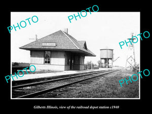 OLD LARGE HISTORIC PHOTO OF GILBERTS ILLINOIS, THE RAILROAD DEPOT STATION c1940