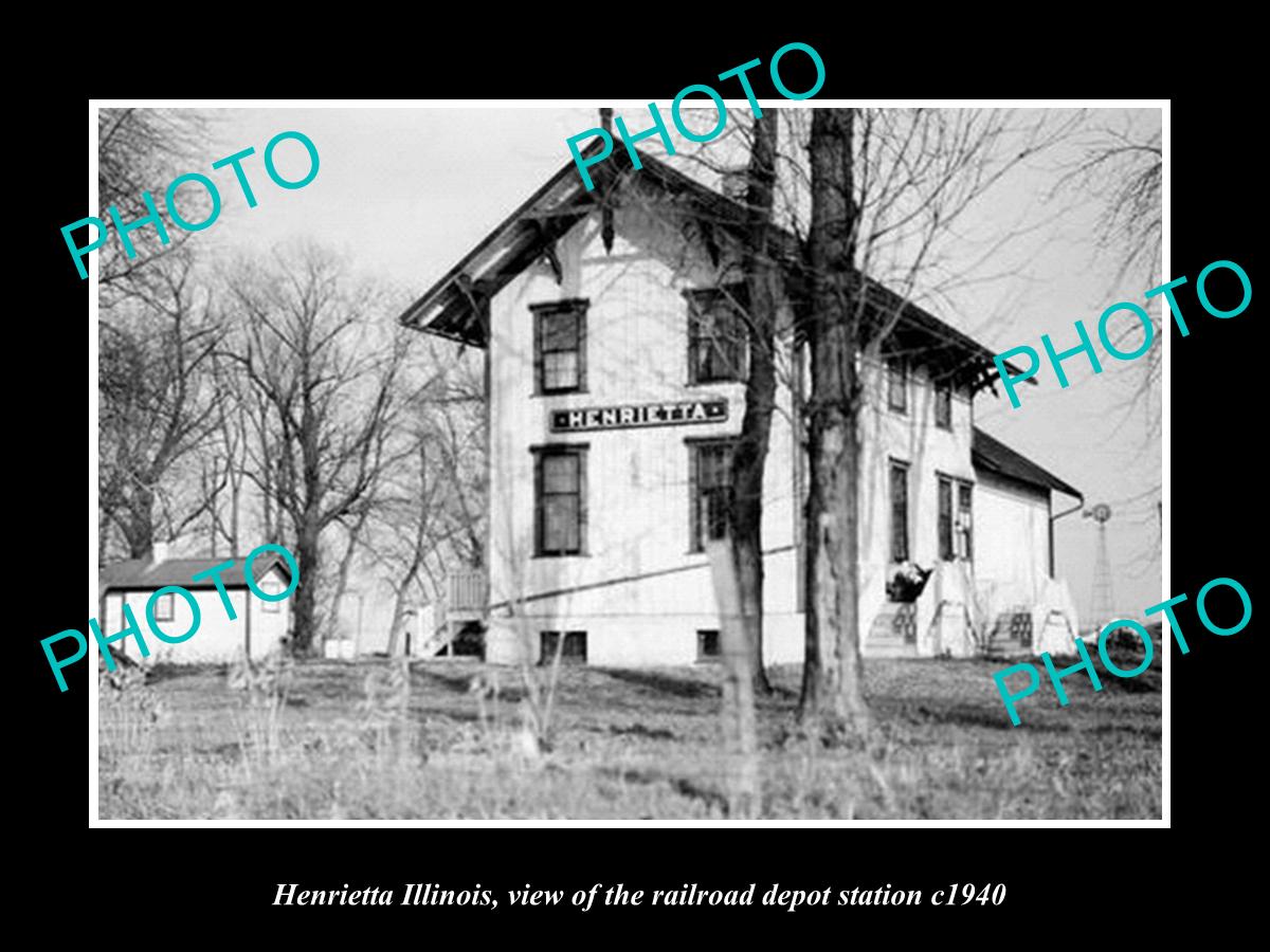 OLD LARGE HISTORIC PHOTO OF HENRIETTA ILLINOIS, THE RAILROAD DEPOT STATION c1940