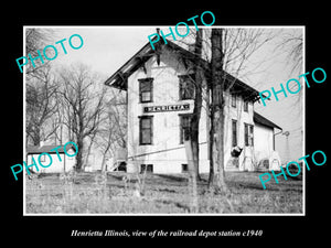 OLD LARGE HISTORIC PHOTO OF HENRIETTA ILLINOIS, THE RAILROAD DEPOT STATION c1940