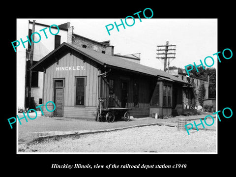 OLD LARGE HISTORIC PHOTO OF HINCKLEY ILLINOIS, THE RAILROAD DEPOT STATION c1940