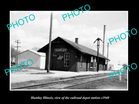 OLD LARGE HISTORIC PHOTO OF HUNTLEY ILLINOIS, THE RAILROAD DEPOT STATION c1940