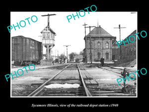 OLD LARGE HISTORIC PHOTO OF SYCAMORE ILLINOIS, THE RAILROAD DEPOT STATION c1940