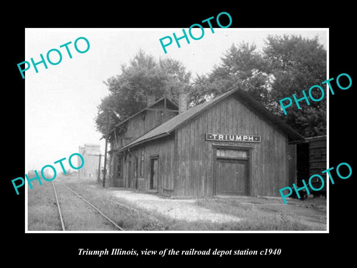 OLD LARGE HISTORIC PHOTO OF TRIUMPH ILLINOIS, THE RAILROAD DEPOT STATION c1940