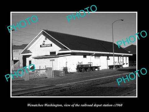 OLD LARGE HISTORIC PHOTO OF WENATCHEE WASHINGTON, THE RAILROAD DEPOT c1960