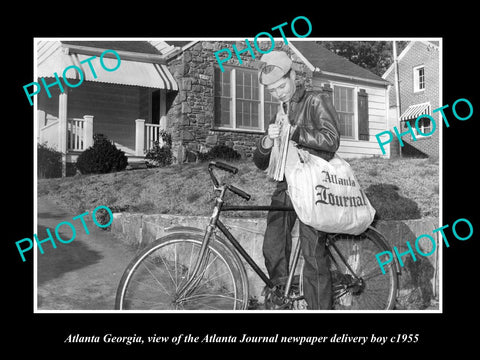 OLD LARGE HISTORIC PHOTO OF ATLANTA GEORGIA, THE ATLANTA JOURNAL NEWSBOY c1955