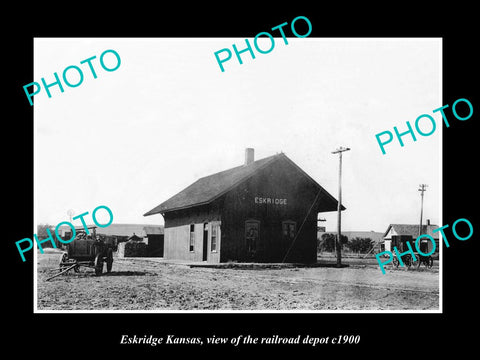 OLD LARGE HISTORIC PHOTO OF ESKRIDGE KANSAS, THE RAILROAD DEPOT STATION c1900